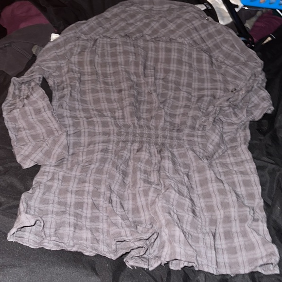 3/4 button down top - Picture 2 of 4